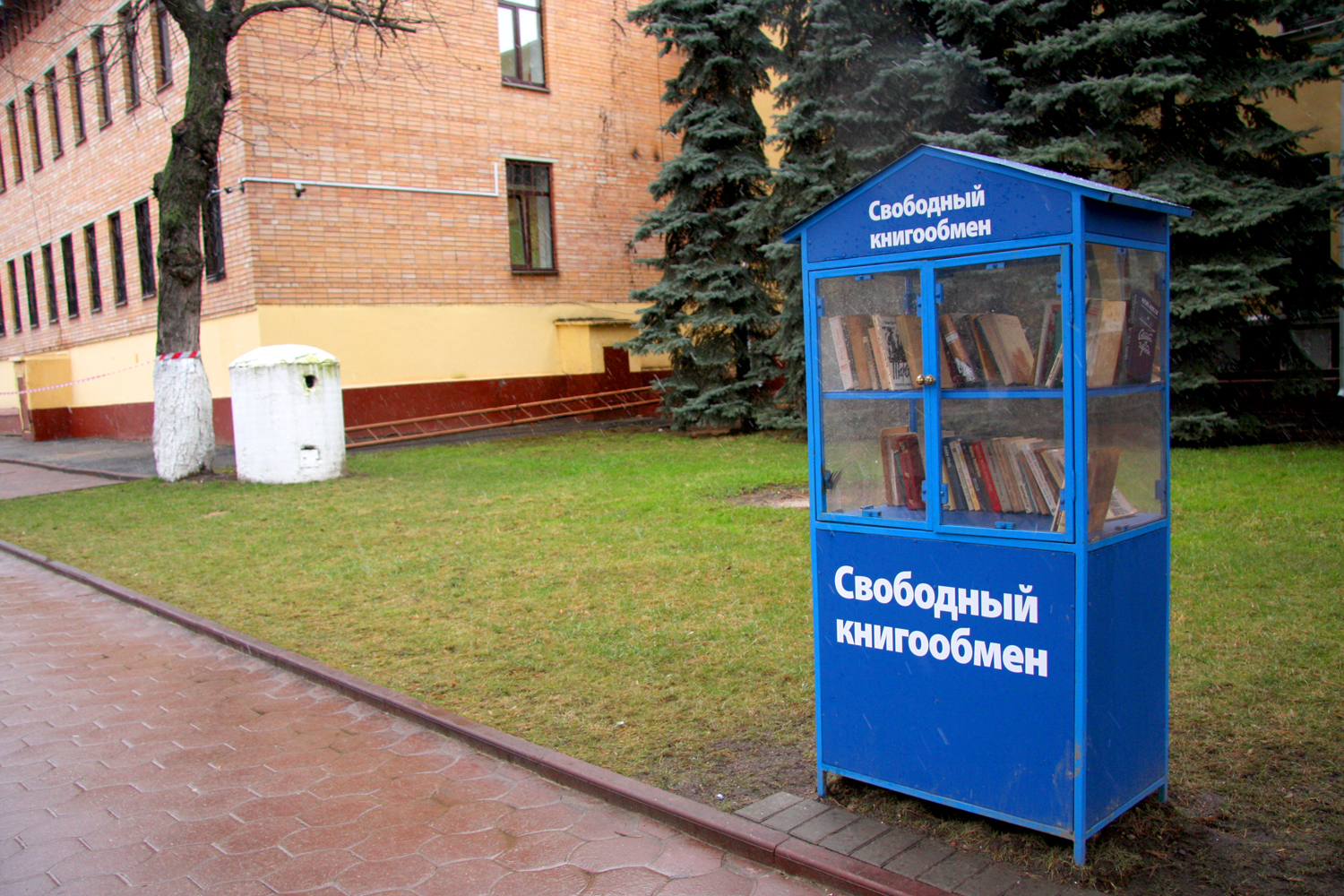 Уличные библиотеки в России