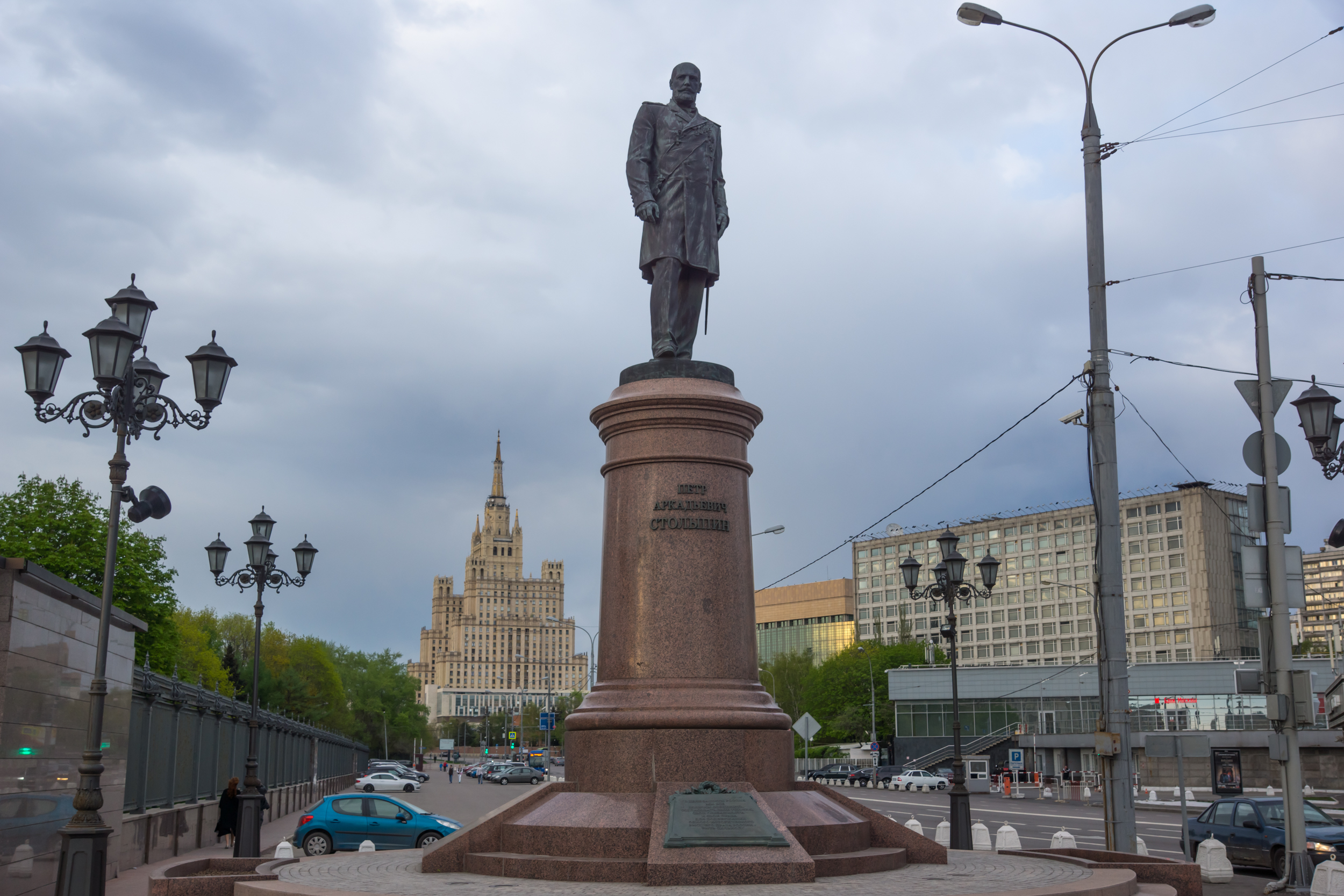 Монументы в москве